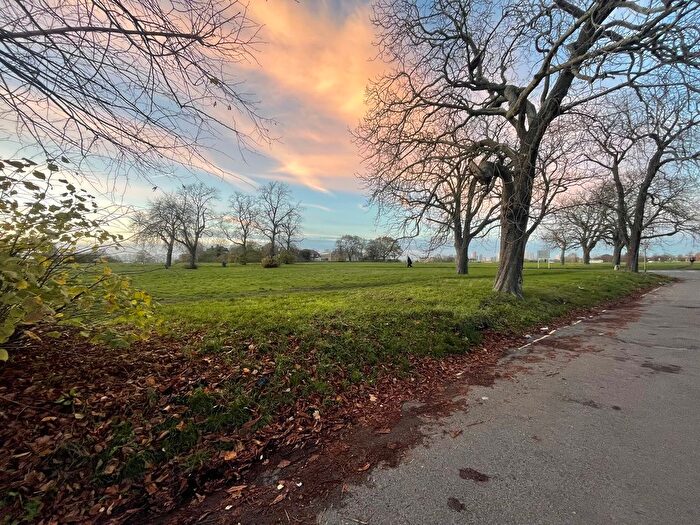 2 Bedroom Flat To Rent In The Orchard, London, SE3