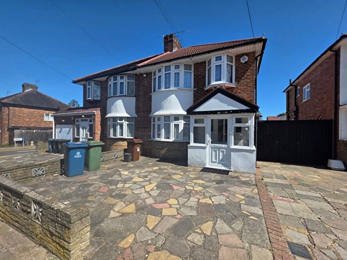 3 Bedroom Semi Detached House For Sale In Methuen Road, Edgware, HA8