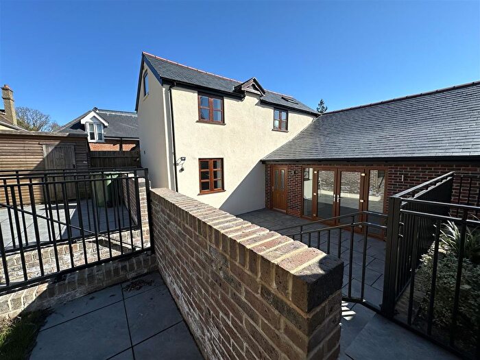 3 Bedroom Semi-Detached House To Rent In Hillside Road, Aldershot, GU11