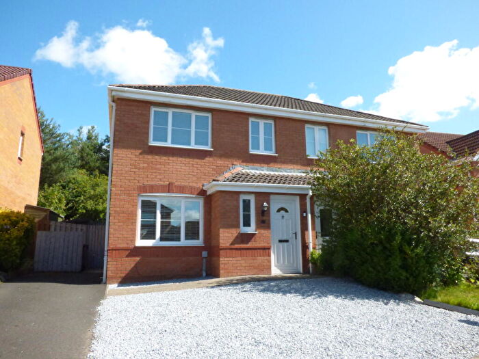 3 Bedroom Semi-Detached House For Sale In Eardley Crescent, Dunfermline, KY11