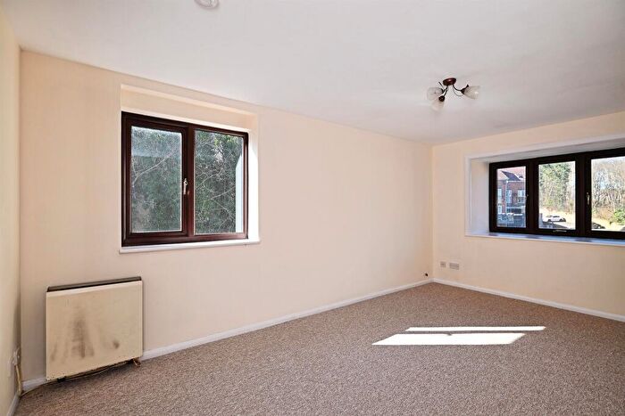 1 Bedroom Apartment For Sale In Lesley Place, Buckland Hill, Maidstone, ME16
