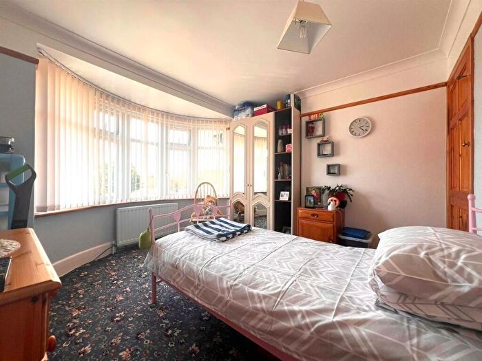 4 Bedroom Semi-Detached House For Sale In Hillsea Road, Swanage, BH19 - Photo 11