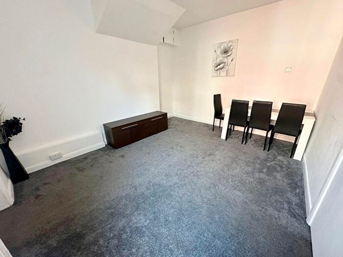 4 Bedroom Terraced House To Rent In Top Moor Side, Leeds, LS11