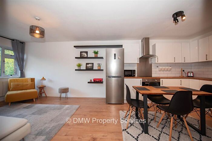 3 Bedroom Flat To Rent In Malcolm Close, Mapperley Park, Nottingham, NG3