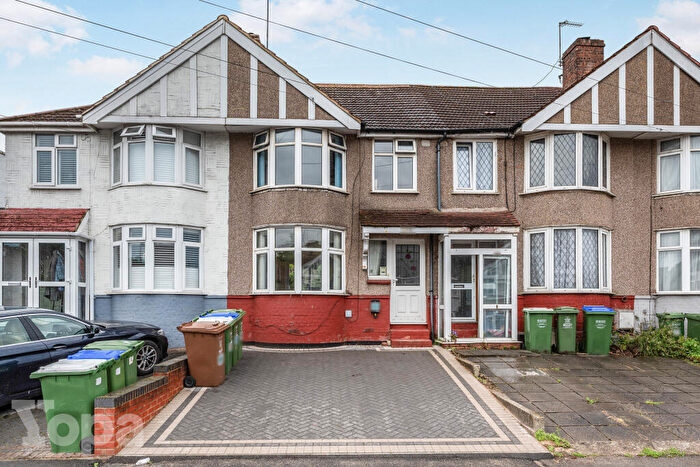 3 Bedroom Terraced House For Sale In Parkside Avenue, Bexleyheath, DA7