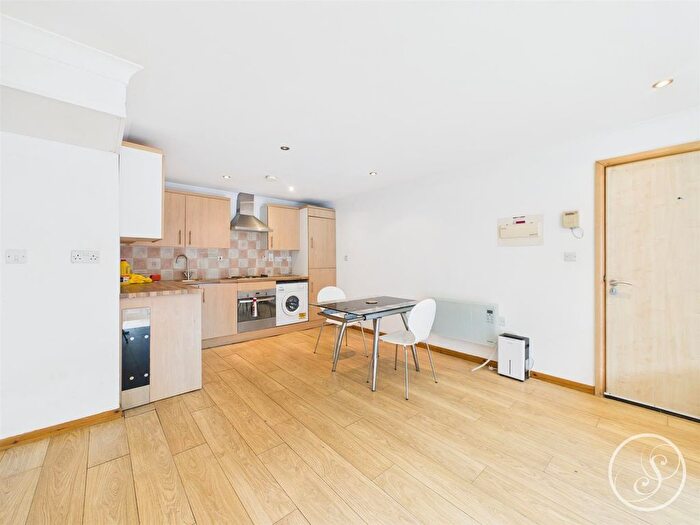 2 Bedroom Flat For Sale In Leylands Road, Leeds, LS2