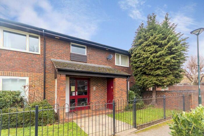 1 Bedroom Flat To Rent In Tangley Park Road, Hampton TW12