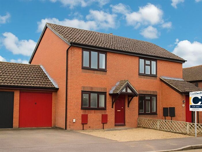 2 Bedroom Semi-Detached House For Sale In Gabriel Close, Browns Wood, Milton Keynes, MK7