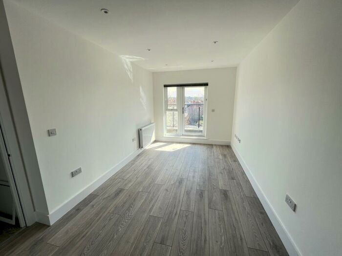 2 Bedroom Flat To Rent In Portswood Road, SO17