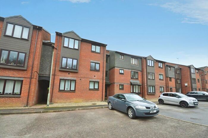 1 Bedroom Apartment For Sale In Kinnerton Way, Exeter, Devon, EX4