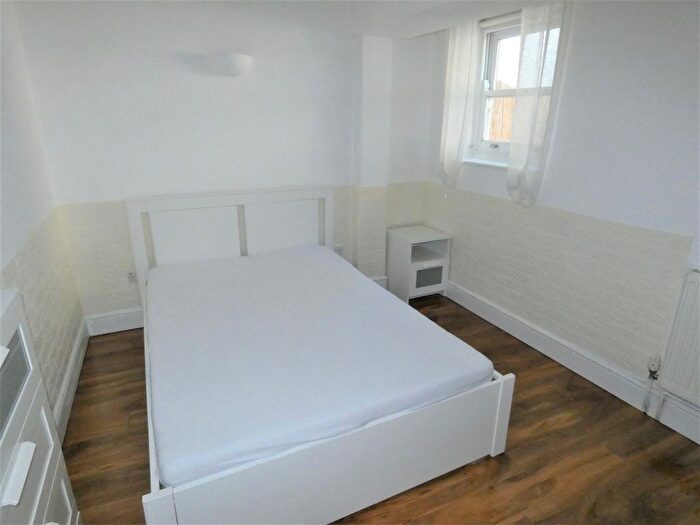 1 Bedroom Flat To Rent In Wick Road, Hackney, London, E9