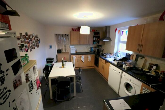 7 Bedroom House To Rent In Horfield Road, Bristol, BS2