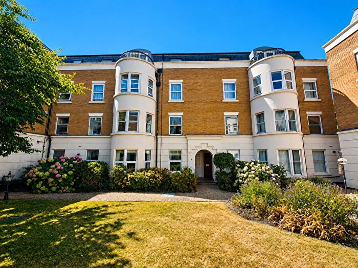 1 Bedroom Flat For Sale In Grosvenor Square, Southampton, SO15