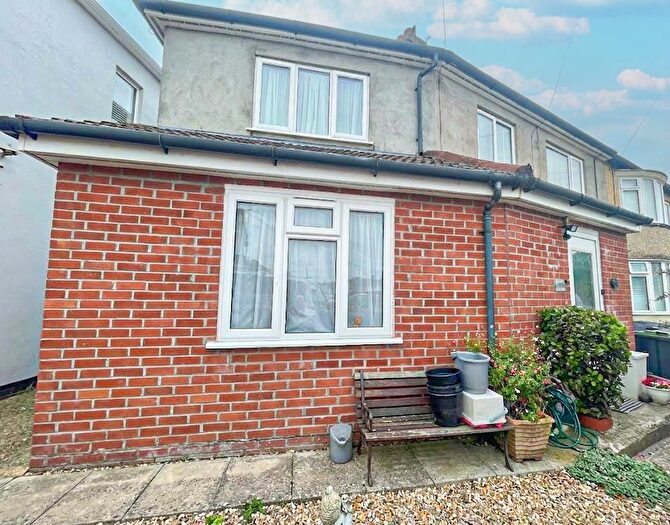 1 Bedroom Flat To Rent In Dennis Road, Weymouth, DT4