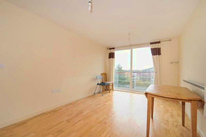 2 Bedroom Apartment To Rent In Bedfont Lane, Feltham, TW13