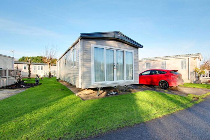 2 Bedroom Chalet For Sale In Woodthorpe Leisure Park, Woodthorpe, Alford, LN13