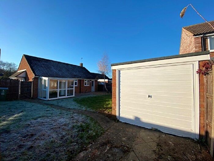 3 Bedroom Detached Bungalow For Sale In Ingram Avenue, Aylesbury, HP21