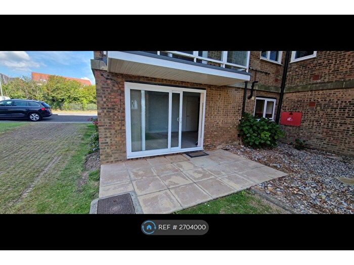 2 Bedroom Flat To Rent In Sutton Place, Bexhill-On-Sea, TN40