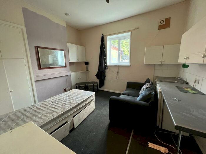 1 Bedroom Flat To Rent In Church Street, Gornal Wood, Dudley, West Midlands, DY3