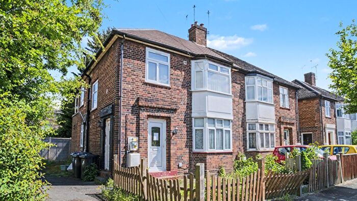 2 Bedroom Flat For Sale In Wordsworth Avenue, Greenford, UB6