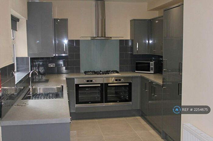 5 Bedroom Terraced House To Rent In Ruskin Avenue, Manchester, M14