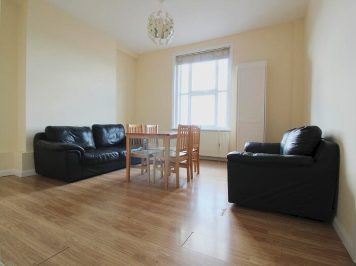 2 Bedroom Flat To Rent In Westow Hill, SE19