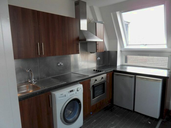 2 Bedroom Flat To Rent In Woodgrange Avenue, Kenton, Harrow, HA3