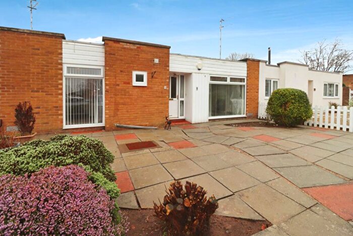 2 Bedroom Bungalow To Rent In Reade Close, Spital, CH63