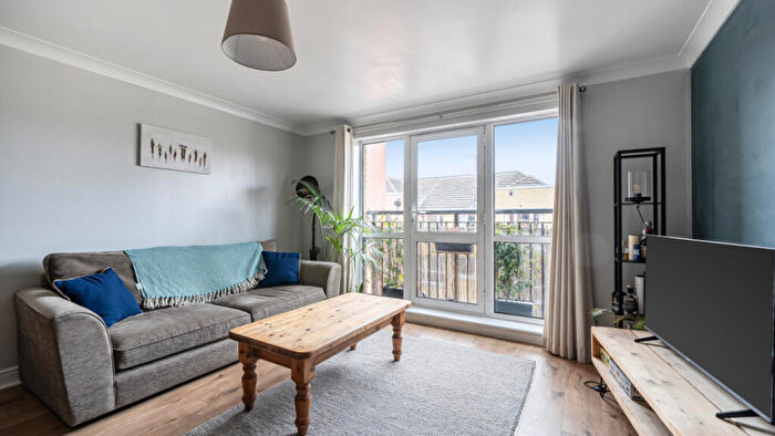 2 Bedroom Flat For Sale In Candle Street, Stepney, E1