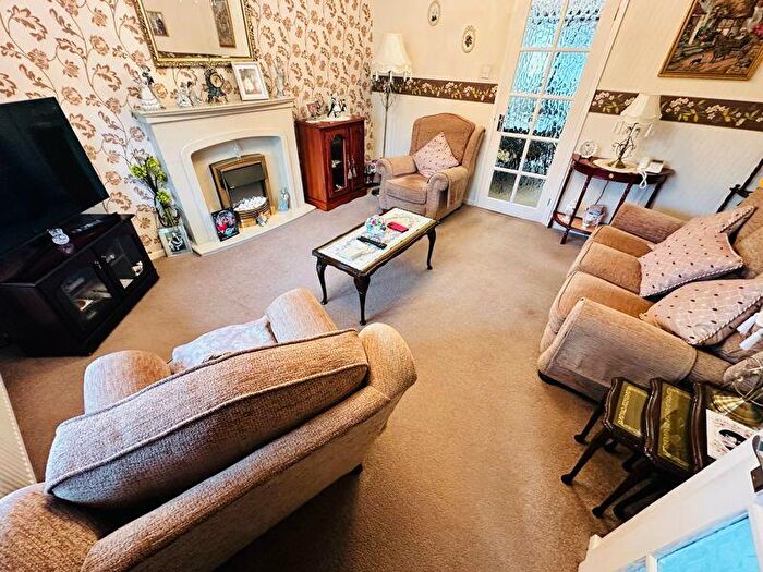 3 Bedroom Detached House For Sale In Aintree Way, Milking Bank, DY1