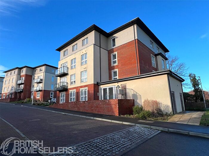 2 Bedroom Flat For Sale In Bailey Place, Crowborough, East Sussex, TN6