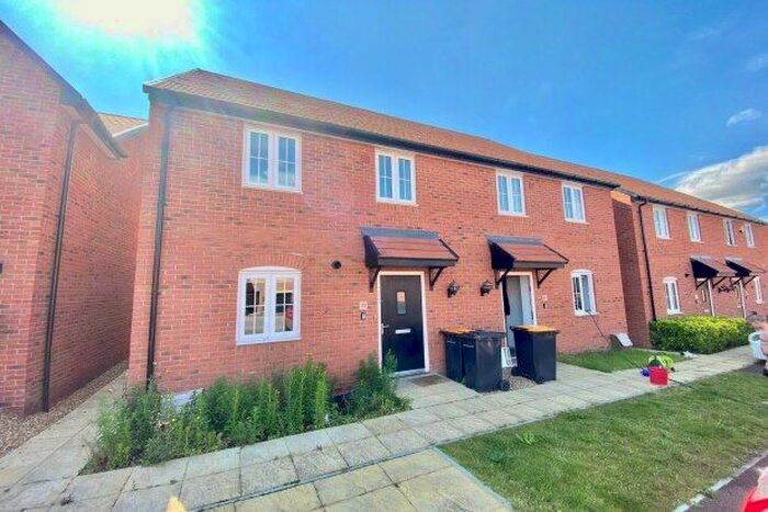 3 Bedroom Property To Rent In Watercress Rise, Bedford, MK40