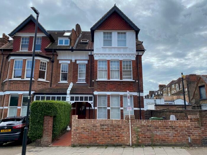 Property To Rent In Studio Flat, Gleneldon Road, Streatham, SW16