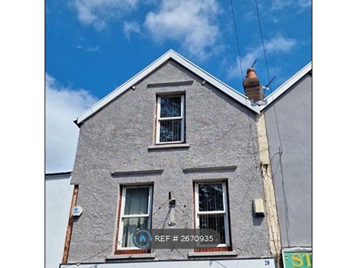 3 Bedroom Maisonette To Rent In High Street, Shirehampton, Bristol, BS11
