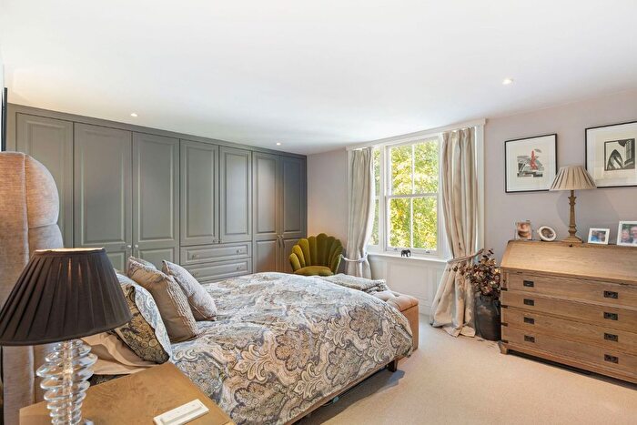 1 Bedroom Flat For Sale In Church Road, Richmond Hill, TW10