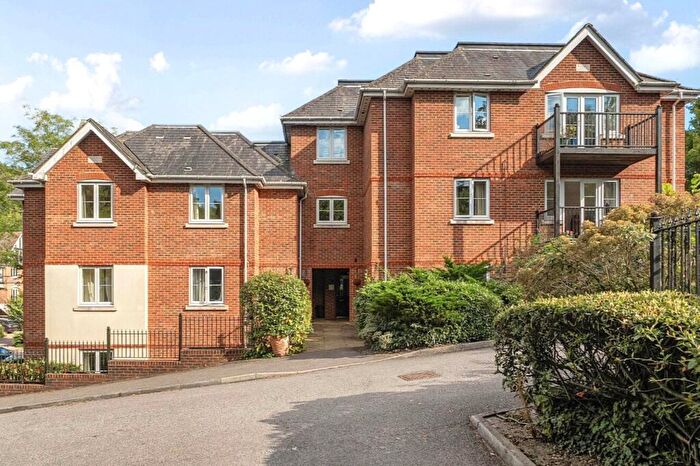 2 Bedroom Flat For Sale In Charterhouse Road, Godalming, Surrey, GU7