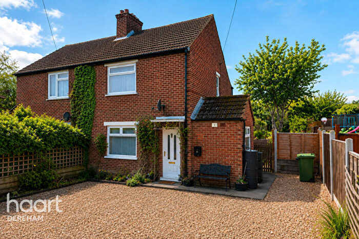 3 Bedroom Semi Detached House For Sale In Burnham Road, North Creake, NR21