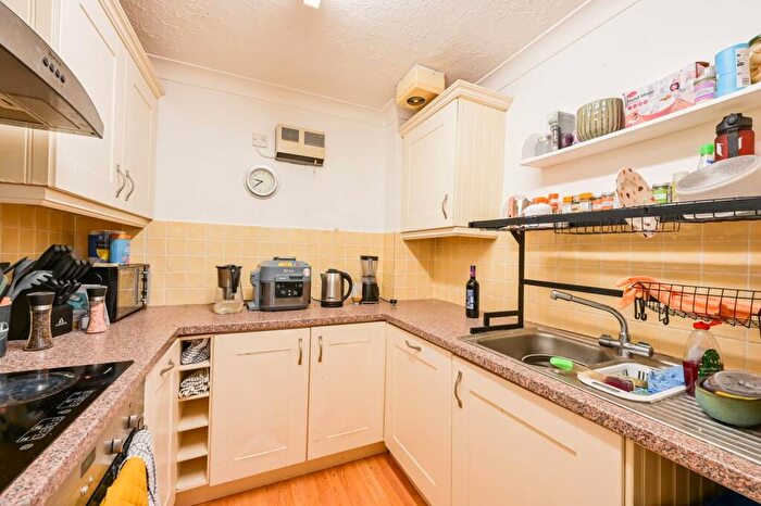 2 Bedroom Flat To Rent In Stepney Green, Stepney, London, E1