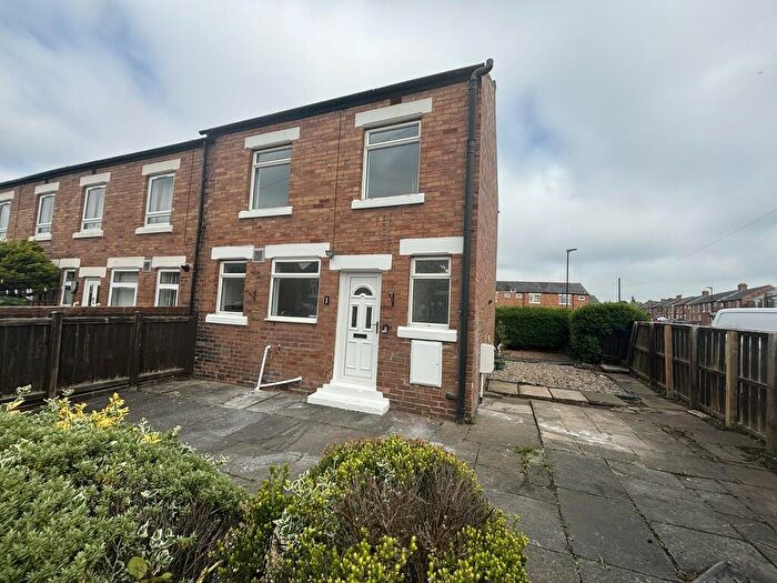 3 Bedroom End Of Terrace House To Rent In Poplar Avenue, Houghton Le Spring, Tyne And Wear, DH4