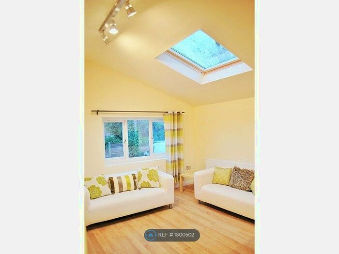 2 Bedroom Flat To Rent In Old Lansdowne Road, Manchester M20