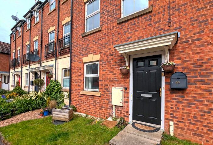 3 Bedroom Town House To Rent In High Hazel Drive, Mansfield, Nottinghamshire, NG19