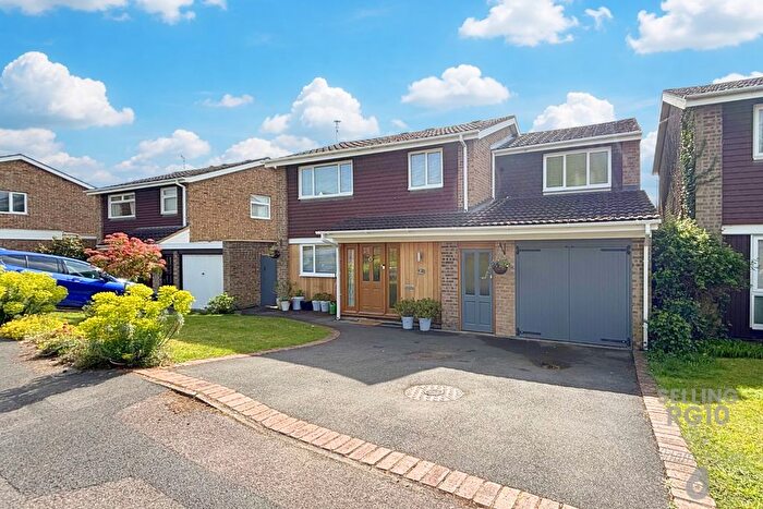 4 Bedroom Detached House For Sale In Langhams Way, Wargrave, Reading, Berkshire, RG10