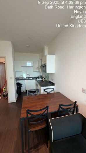 Studio To Rent In Bath Road, Heathrow, UB3