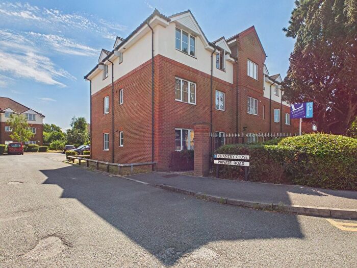 3 Bedroom Flat For Sale In Chantry Close, Sunbury-On-Thames, Surrey, TW16