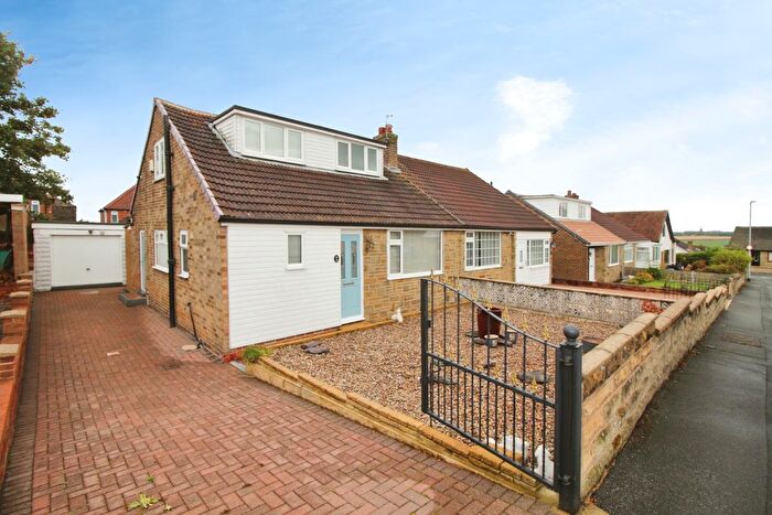 2 Bedroom Semi Detached Bungalow For Sale In Redhill Crescent, Wakefield, WF3