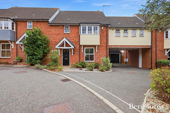 4 Bedroom Link Detached House For Sale In Hare Bridge Crescent, Ingatestone, CM4