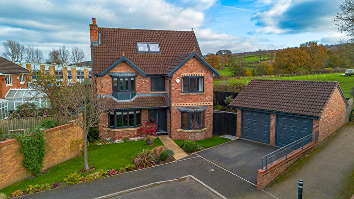 5 Bedroom Detached House To Rent In Whinmoor Drive, Clayton West, HD8