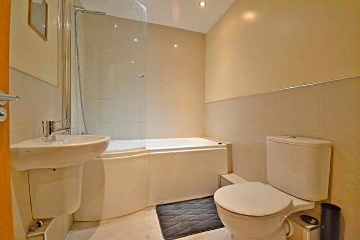 1 Bedroom Flat To Rent In Station Road, Netley Abbey, Southampton, SO31