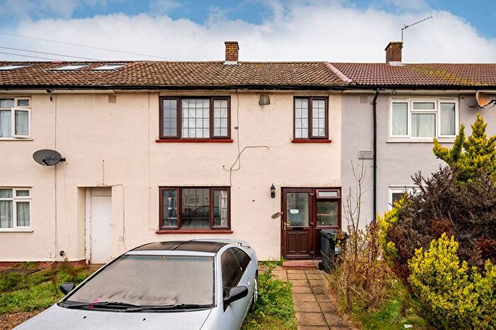 3 Bedroom Terraced House For Sale In Whittle Road, Heston, Hounslow, TW5