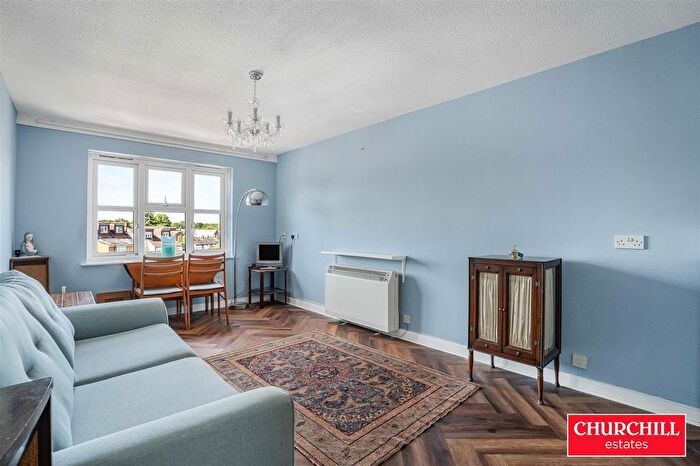 1 Bedroom Flat For Sale In Westleigh Court, Wanstead, E11